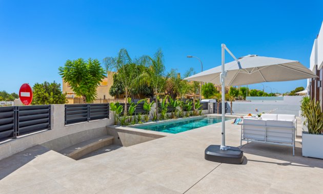 Resale - Villa -
El Campello - El Amerador