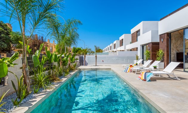 Resale - Villa -
El Campello - El Amerador