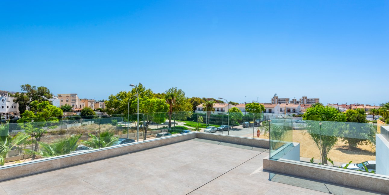 Resale - Villa -
El Campello - El Amerador