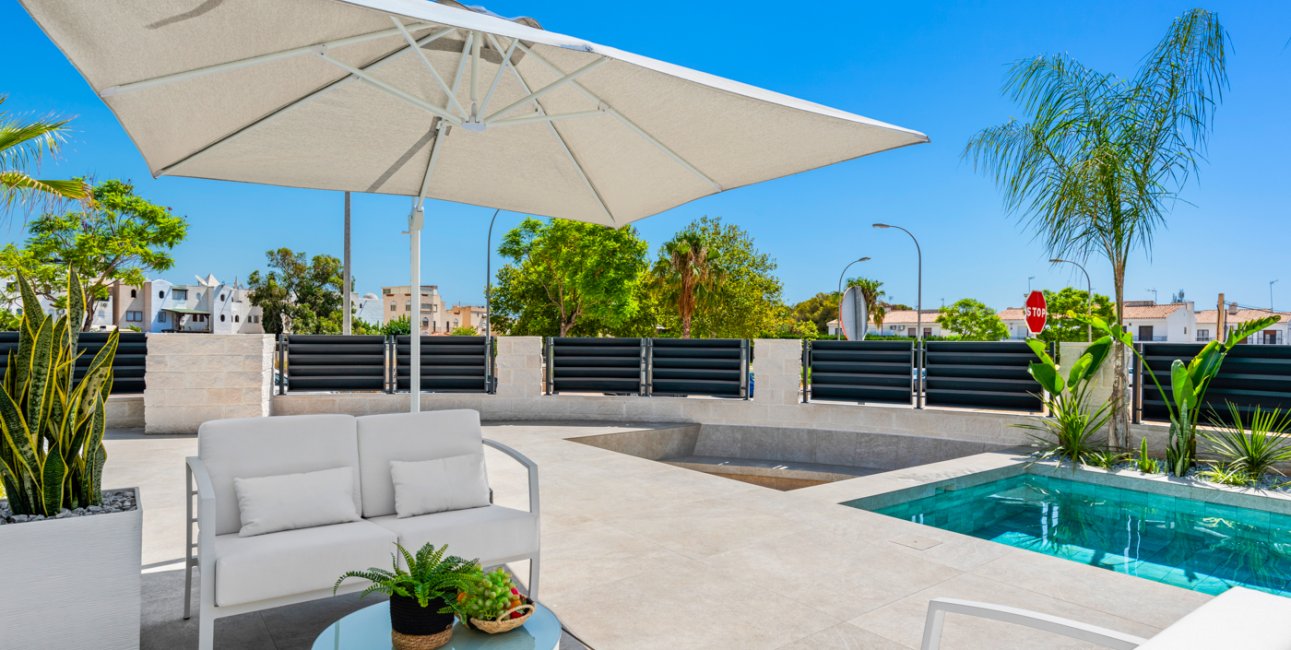 Resale - Villa -
El Campello - El Amerador