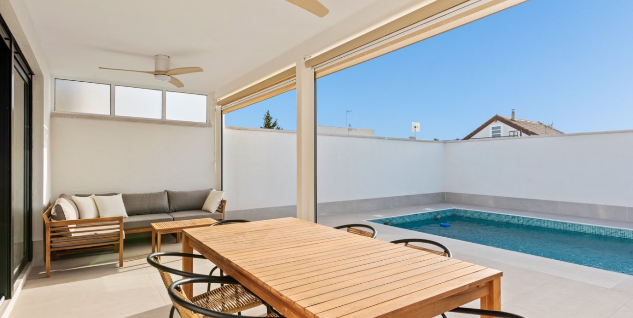Resale - Villa -
Torrevieja - El Chaparral