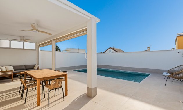 Resale - Villa -
Torrevieja - El Chaparral
