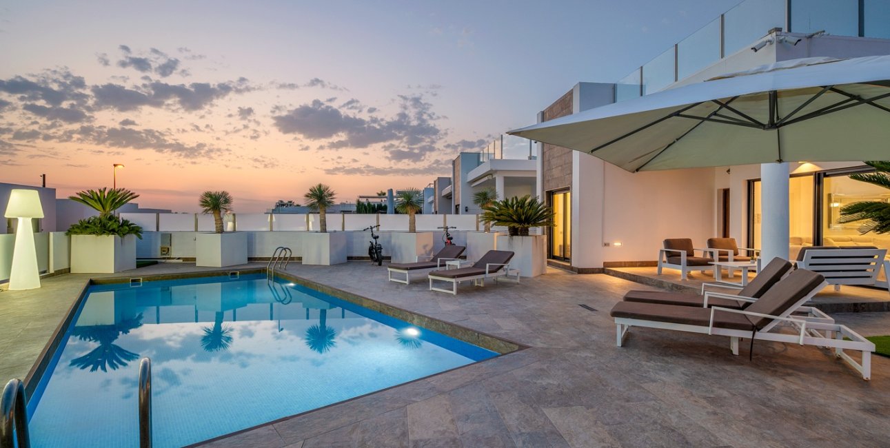 Resale - Villa -
Orihuela Costa - Villamartin