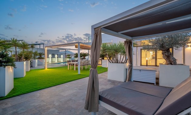 Resale - Villa -
Orihuela Costa - Villamartin