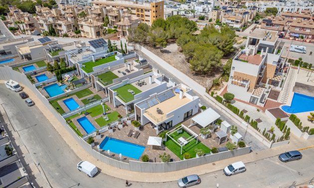 Resale - Villa -
Orihuela Costa - Villamartin