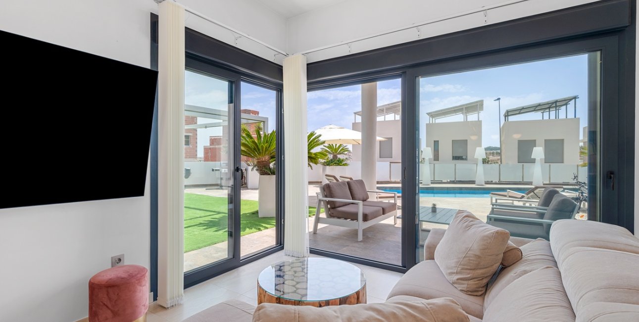 Resale - Villa -
Orihuela Costa - Villamartin