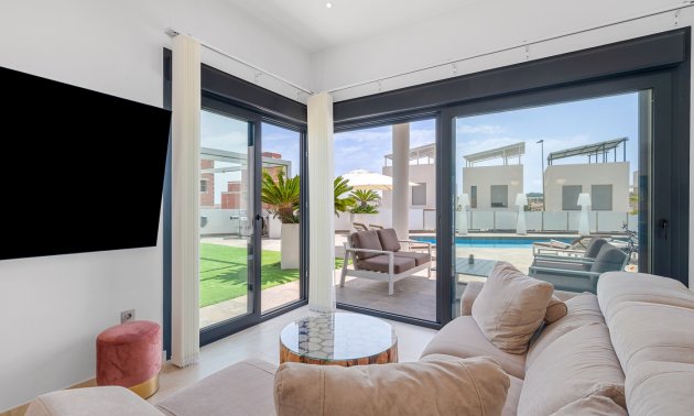 Resale - Villa -
Orihuela Costa - Villamartin