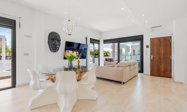 Resale - Villa -
Orihuela Costa - Villamartin