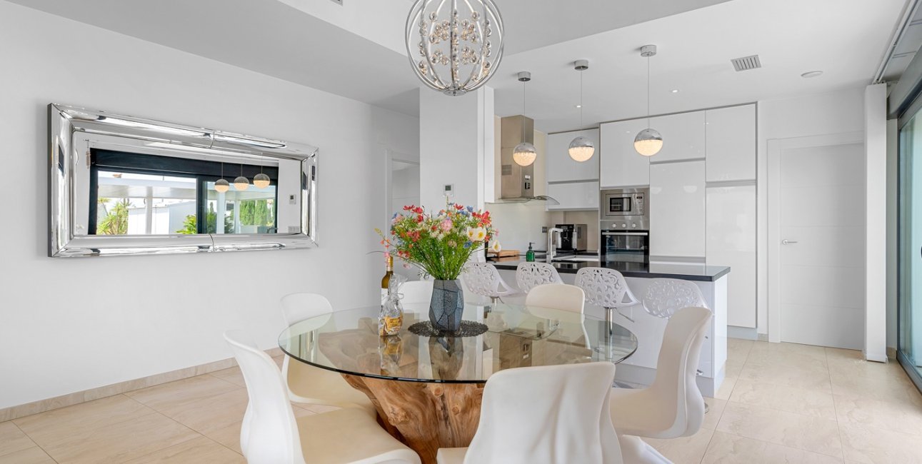 Resale - Villa -
Orihuela Costa - Villamartin