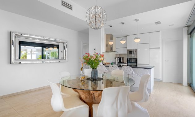 Resale - Villa -
Orihuela Costa - Villamartin