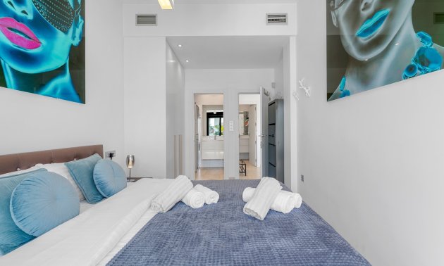 Resale - Villa -
Orihuela Costa - Villamartin