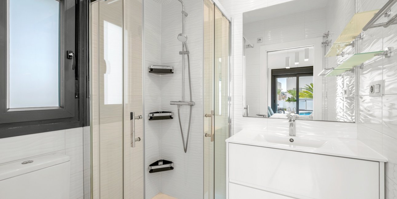 Resale - Villa -
Orihuela Costa - Villamartin