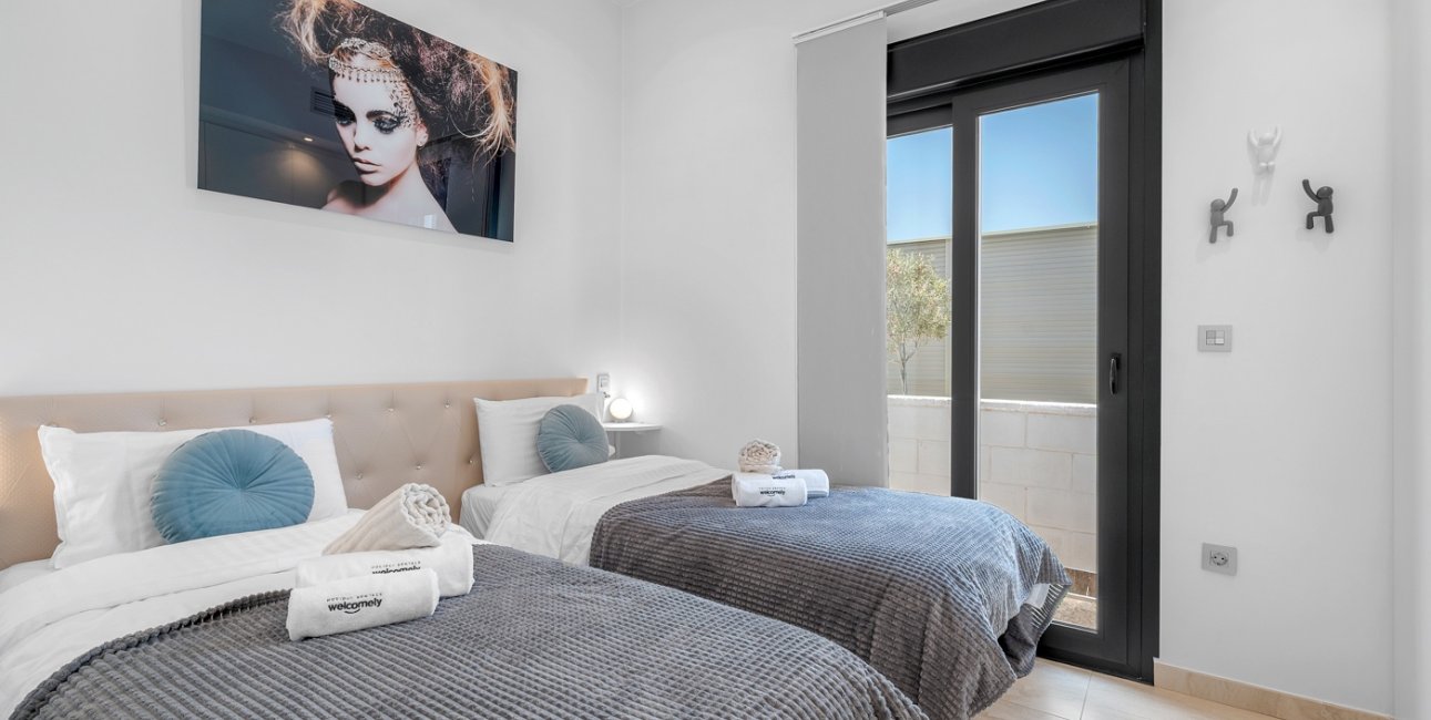 Resale - Villa -
Orihuela Costa - Villamartin