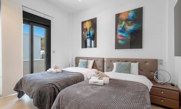 Resale - Villa -
Orihuela Costa - Villamartin