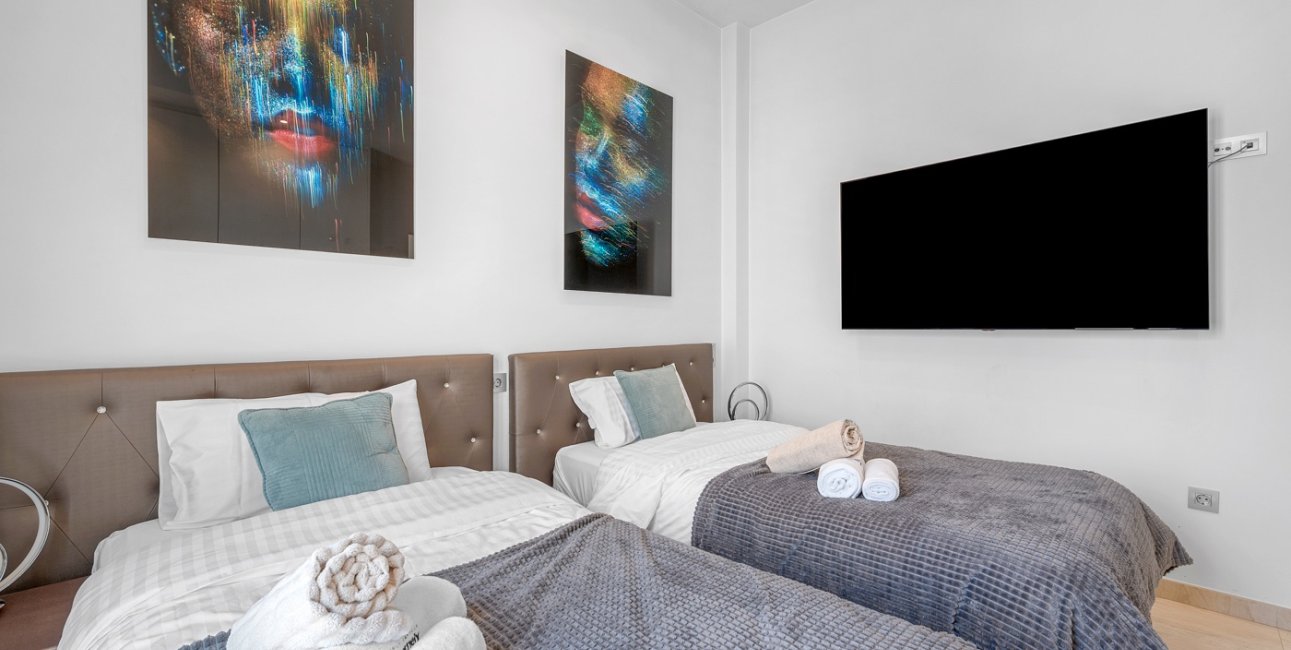 Resale - Villa -
Orihuela Costa - Villamartin