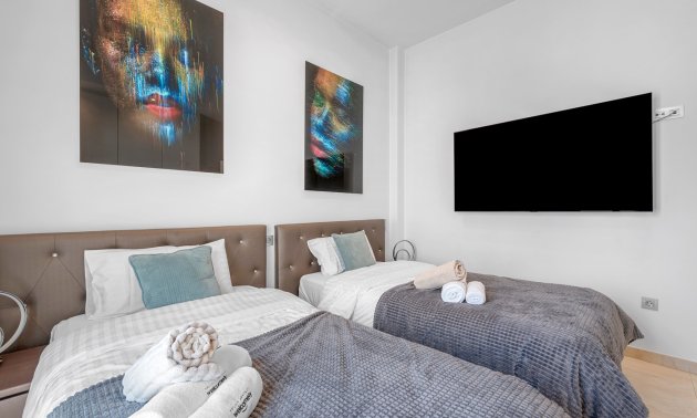 Resale - Villa -
Orihuela Costa - Villamartin