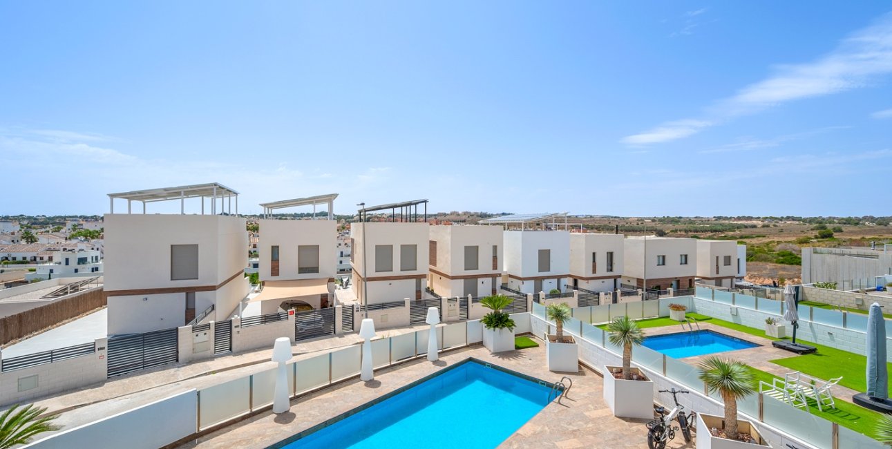 Resale - Villa -
Orihuela Costa - Villamartin