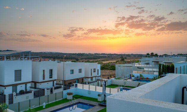 Resale - Villa -
Orihuela Costa - Villamartin