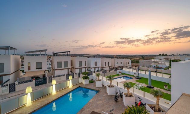Resale - Villa -
Orihuela Costa - Villamartin