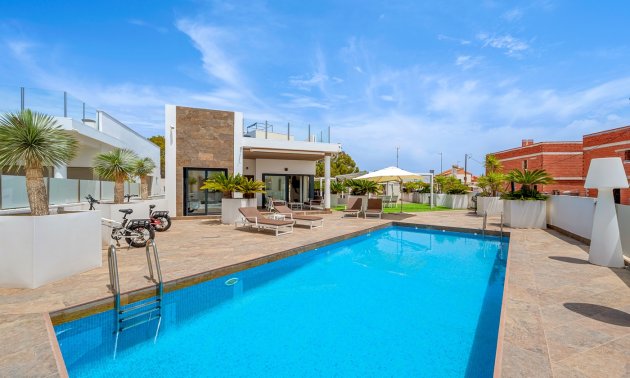 Resale - Villa -
Orihuela Costa - Villamartin