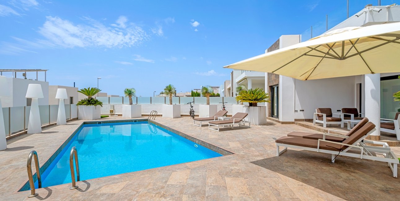 Resale - Villa -
Orihuela Costa - Villamartin
