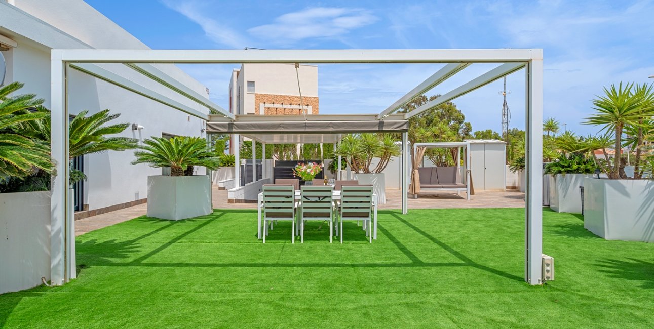 Resale - Villa -
Orihuela Costa - Villamartin