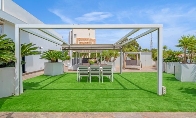 Resale - Villa -
Orihuela Costa - Villamartin