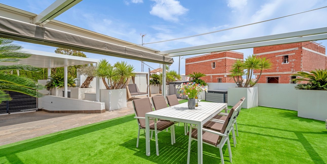 Resale - Villa -
Orihuela Costa - Villamartin