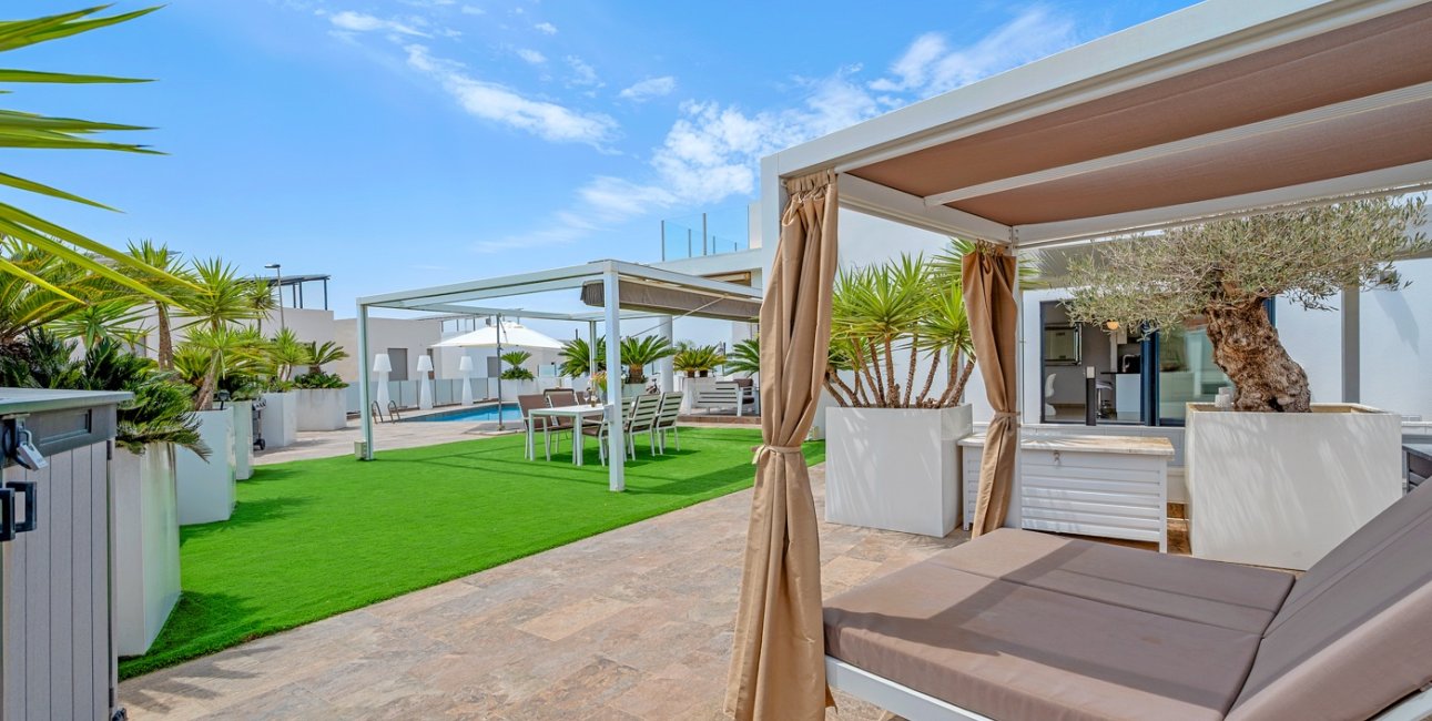 Resale - Villa -
Orihuela Costa - Villamartin