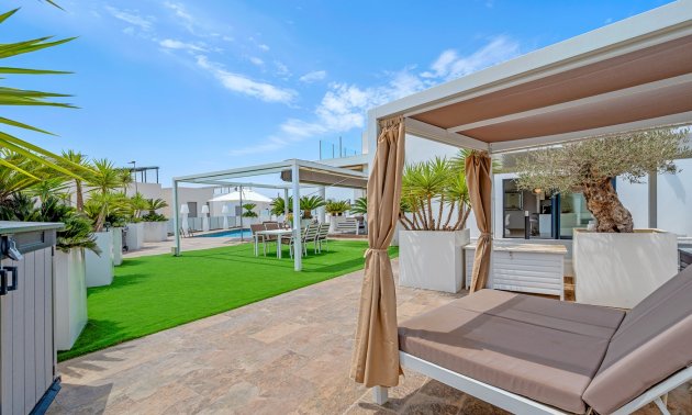Resale - Villa -
Orihuela Costa - Villamartin