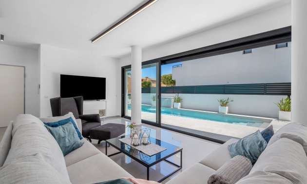 Resale - Villa -
Guardamar del Segura - Los Secanos