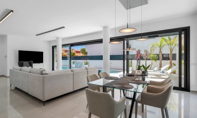 Resale - Villa -
Guardamar del Segura - Los Secanos