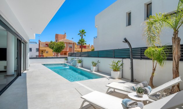 Resale - Villa -
Guardamar del Segura - Los Secanos