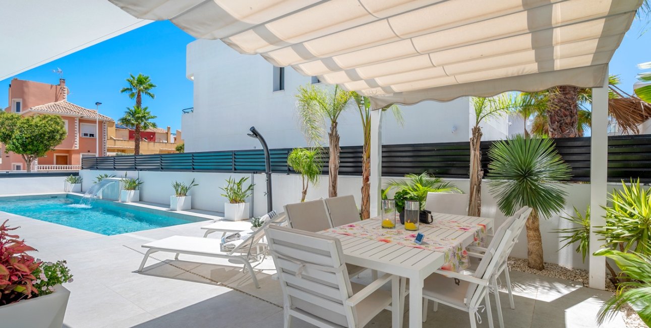 Resale - Villa -
Guardamar del Segura - Los Secanos