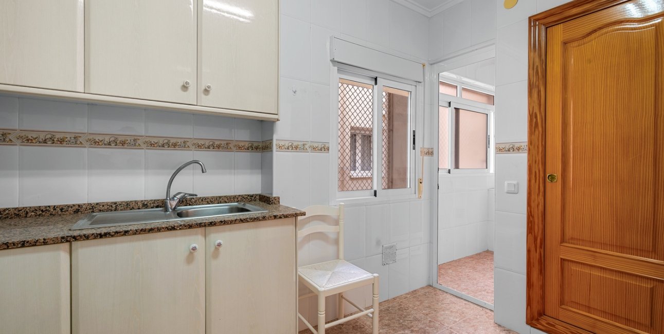 Resale - Apartment / flat -
Torrevieja - Playa Del Cura