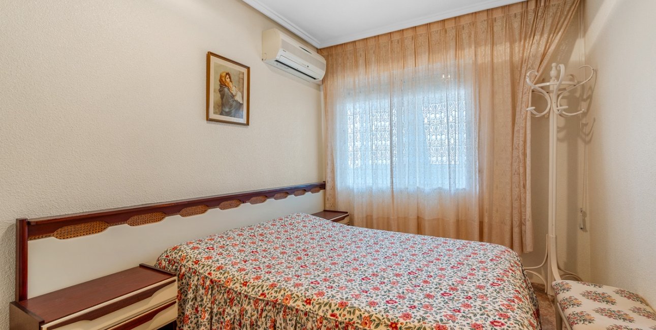 Resale - Apartment / flat -
Torrevieja - Playa Del Cura