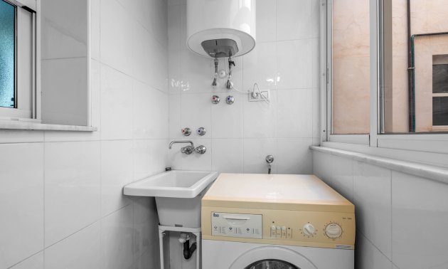 Resale - Apartment / flat -
Torrevieja - Torrevieja - Centre