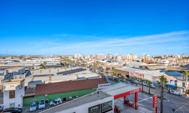 Resale - Apartment / flat -
Torrevieja - Torrevieja - Centre