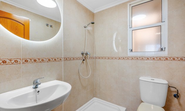 Resale - Apartment / flat -
Torrevieja - Torrevieja - Centre