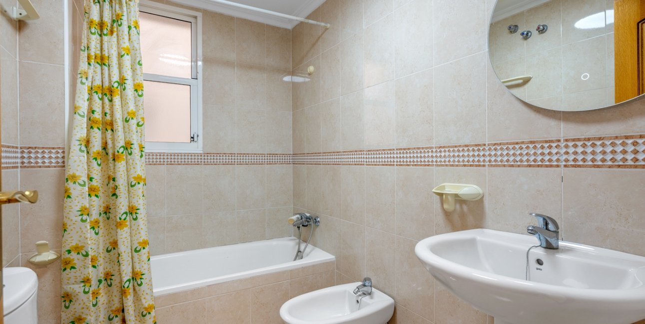 Resale - Apartment / flat -
Torrevieja - Torrevieja - Centre