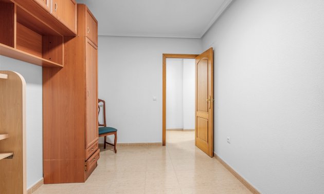 Resale - Apartment / flat -
Torrevieja - Torrevieja - Centre