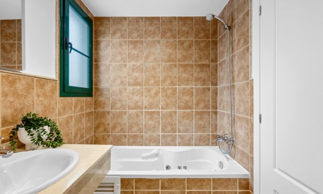 Resale - Apartment / flat -
Finestrat - Sierra Cortina