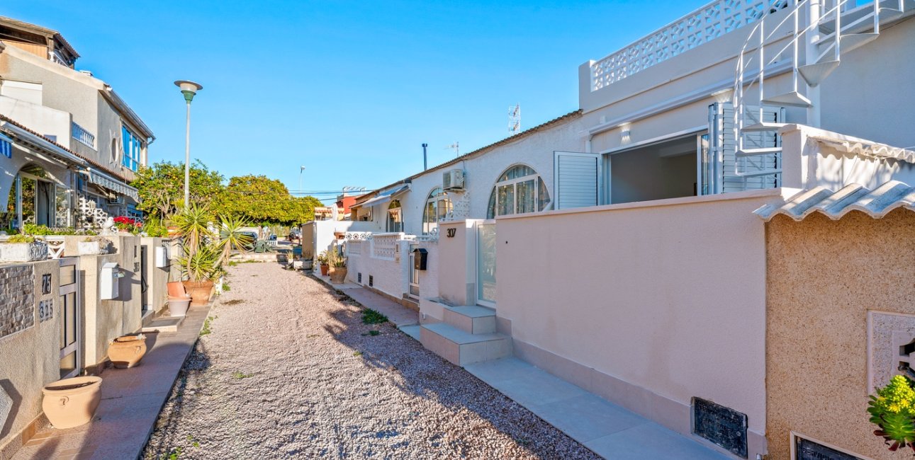 Resale - Bungalow -
Torrevieja - El Chaparral