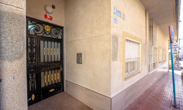 Reventa - Apartamento / piso -
Torrevieja - Torrevieja - Centre