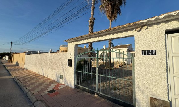 Resale - Villa -
Torrevieja - San Luis - Chaparal