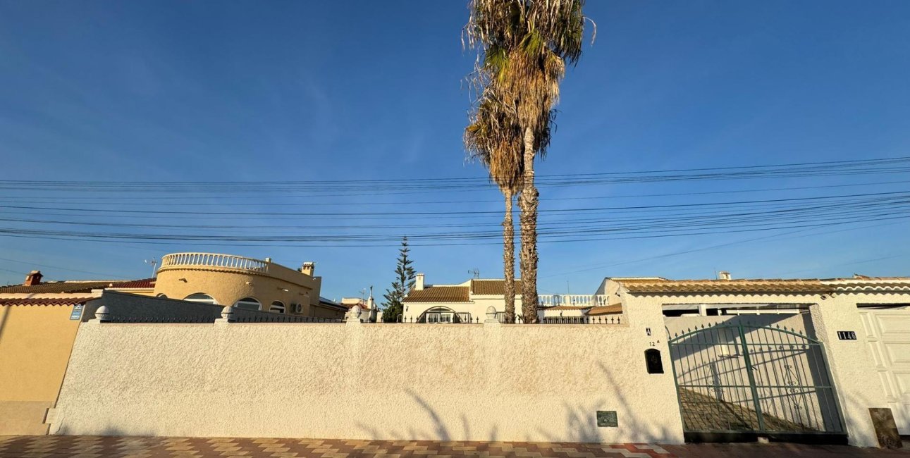 Resale - Villa -
Torrevieja - San Luis - Chaparal