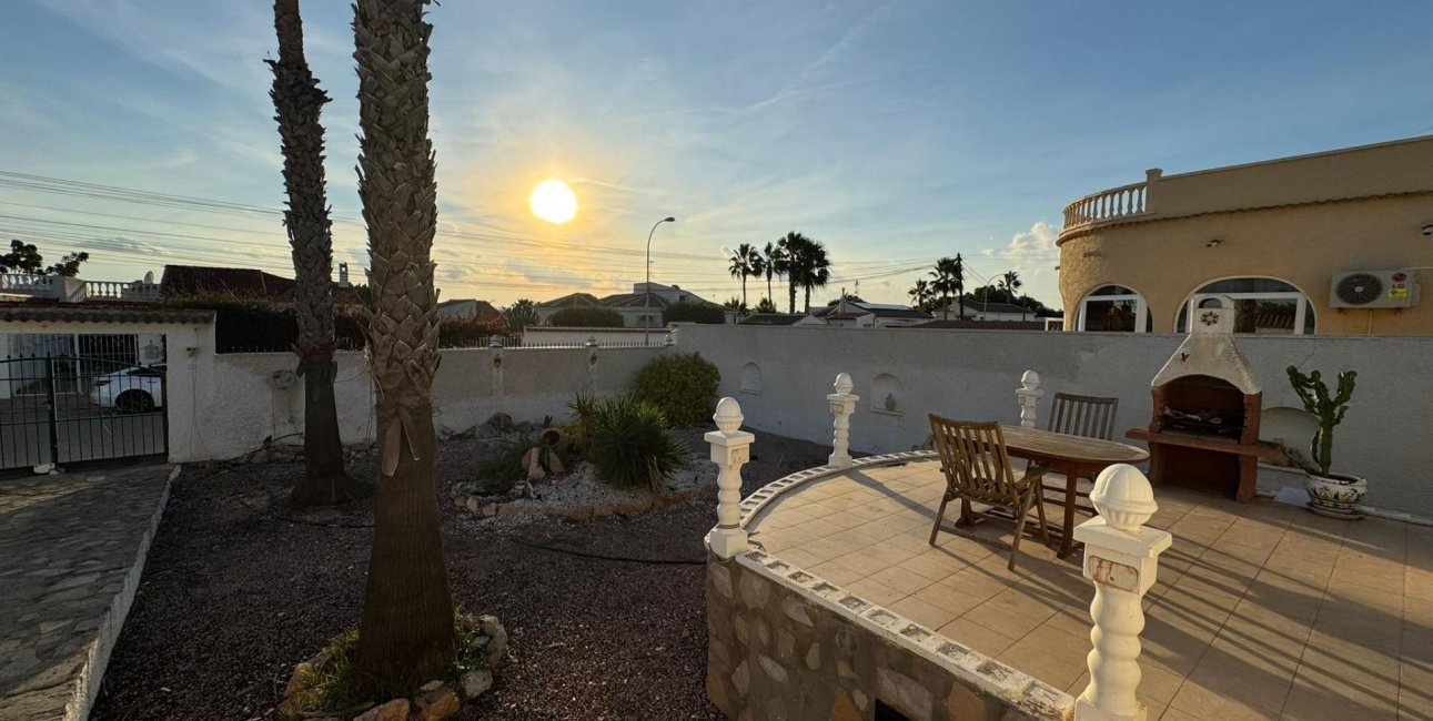 Resale - Villa -
Torrevieja - San Luis - Chaparal