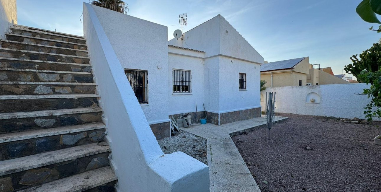 Resale - Villa -
Torrevieja - San Luis - Chaparal