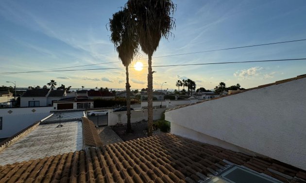 Resale - Villa -
Torrevieja - San Luis - Chaparal