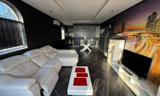 Resale - Villa -
Torrevieja - San Luis - Chaparal